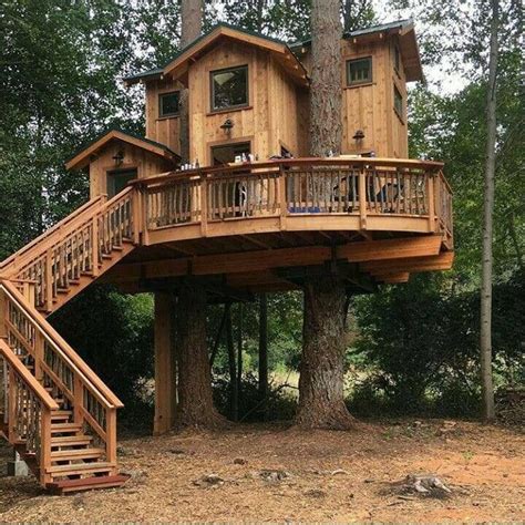 Tree House Living: Minimalist, Sustainable, and Magical